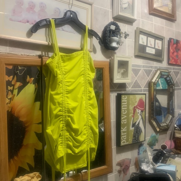 Yellow dress - Picture 2 of 7